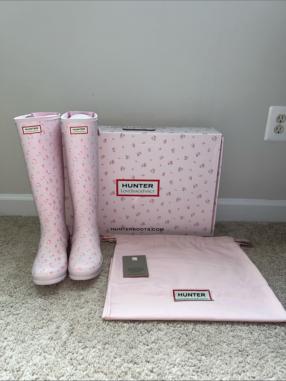 Hunter *LoveFancyShack rain boots. Size 8